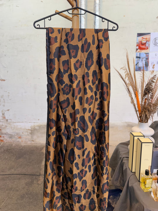 Scarve with animal print